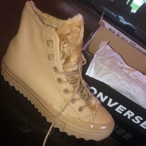 RARE WOMEN'S CHUCK TAYLOR LIFT RIPPLE HI-TOP